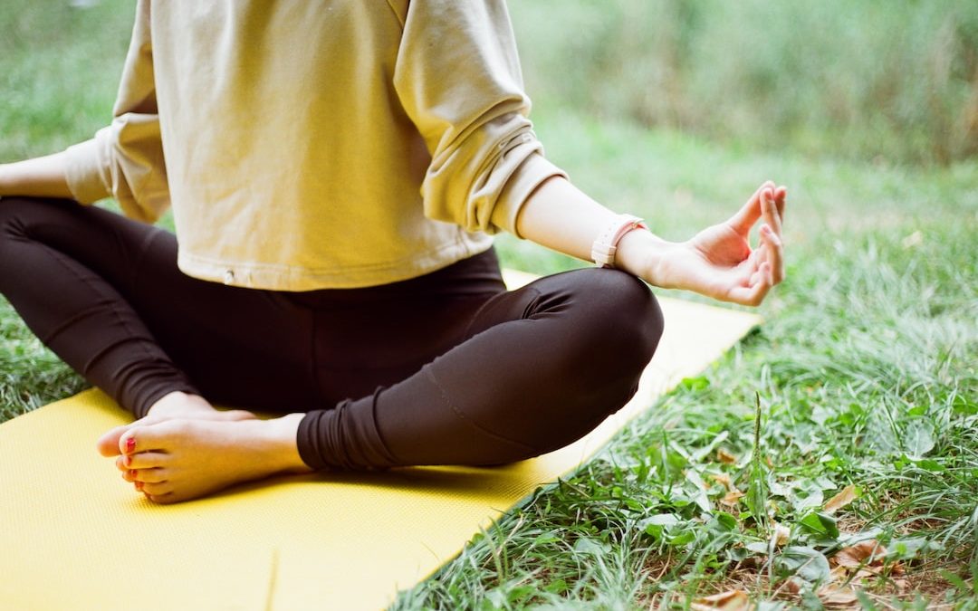 Les bienfaits physiques et mentaux d’une pratique régulière du yoga